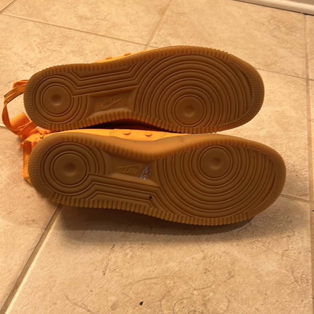 Nikes - Picture 4 of 4